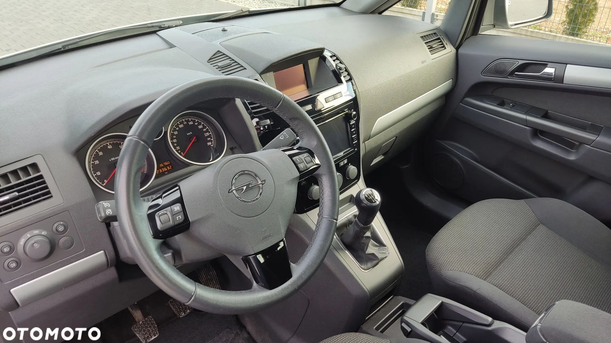 Opel Zafira 1.8 Cosmo - 12