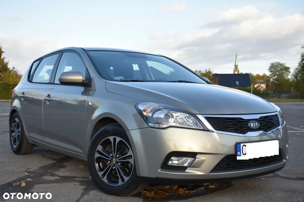 Kia Ceed - 1