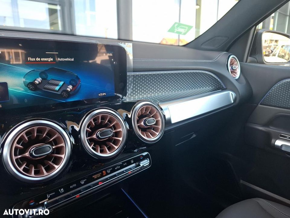 Mercedes-Benz EQB - 12