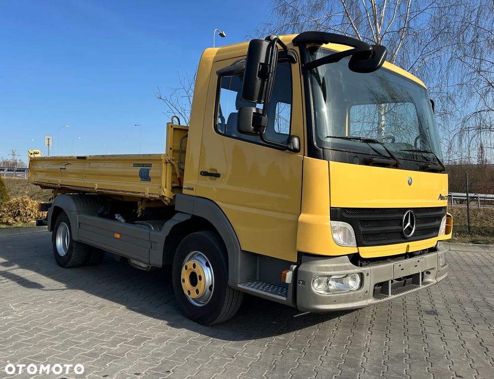 Mercedes-Benz - 4