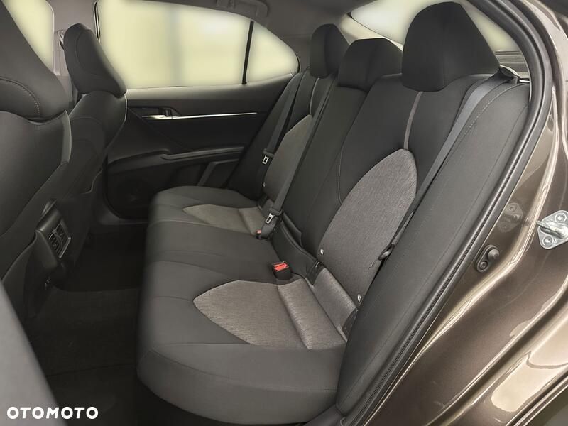 Toyota Camry - 19