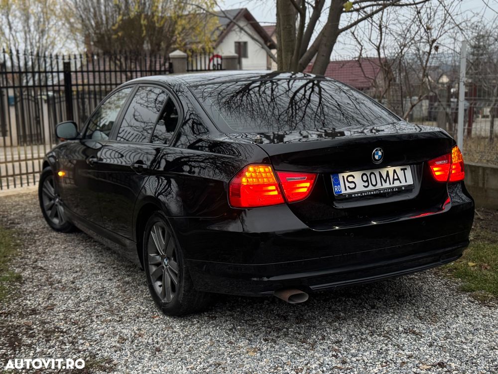 BMW Seria 3 318d DPF Touring Edition Sport - 14
