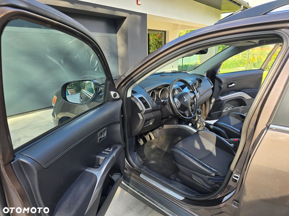 Mitsubishi Outlander - 11
