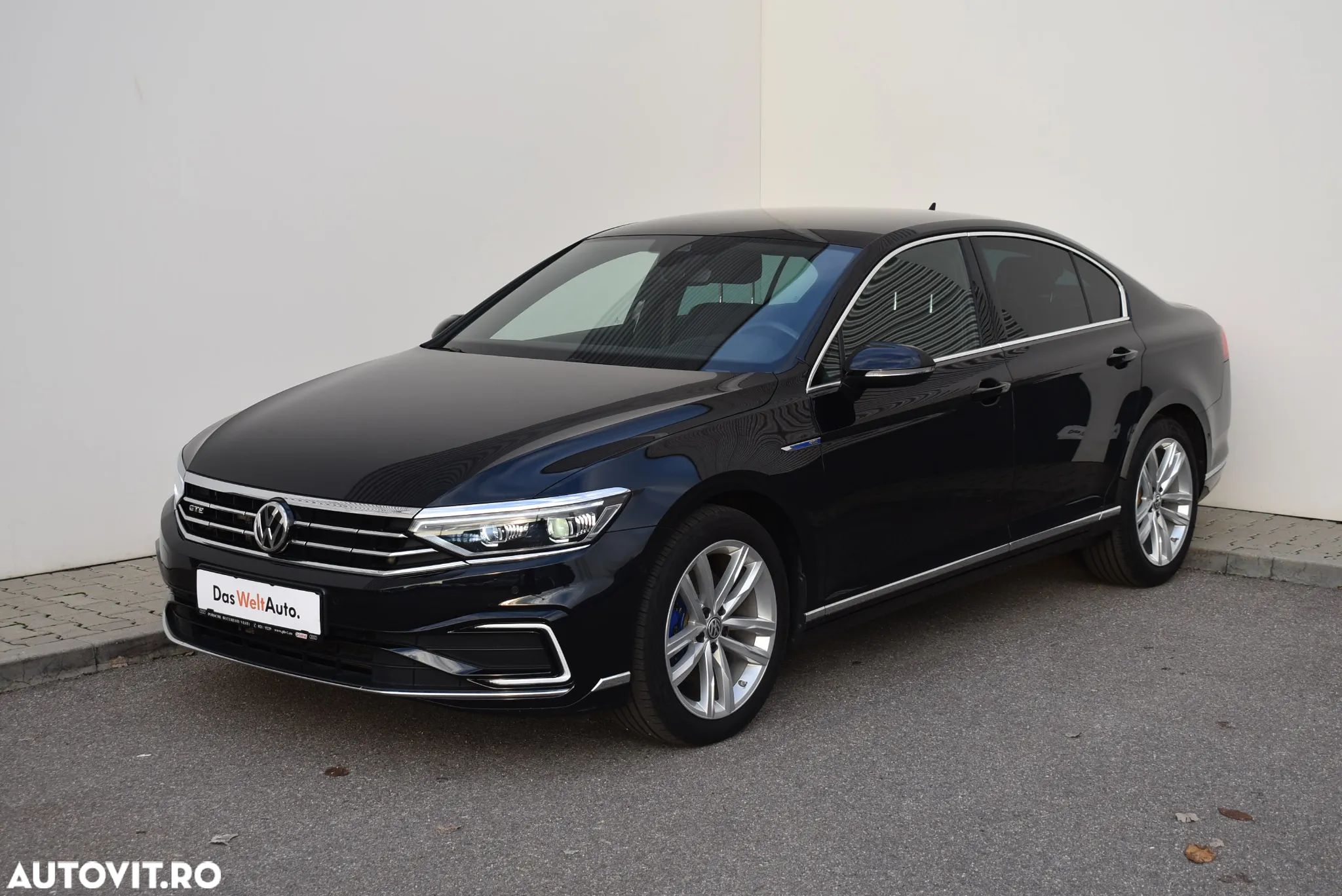 Volkswagen Passat - 1
