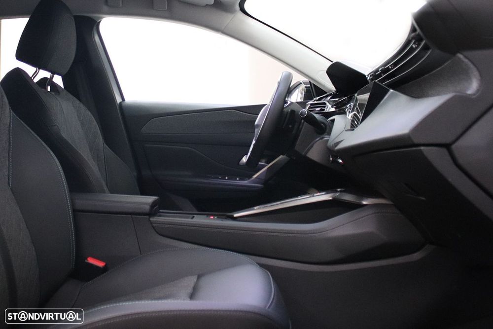 Peugeot 408 1.2 PureTech Allure EAT8 - 22