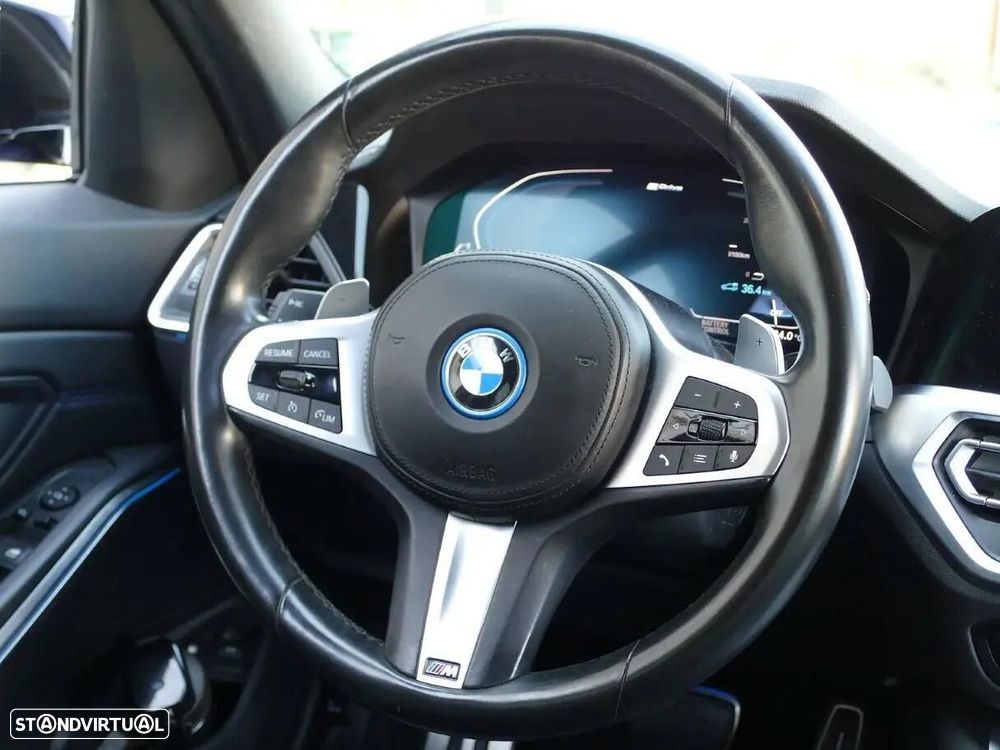 BMW 330 e Pack Desportivo M Auto - 36