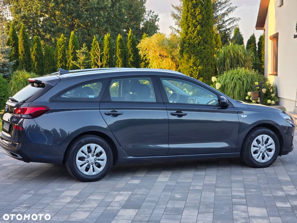 Hyundai i30 1.5 DPI Classic + - 17