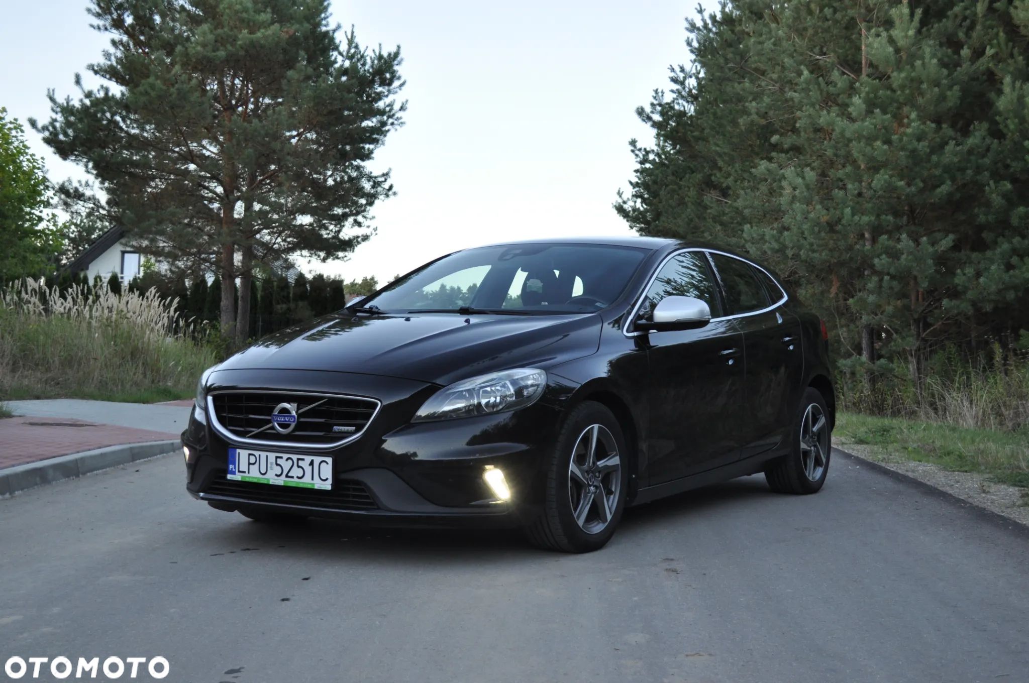 Volvo V40 D4 Drive-E R-Design Summum - 1