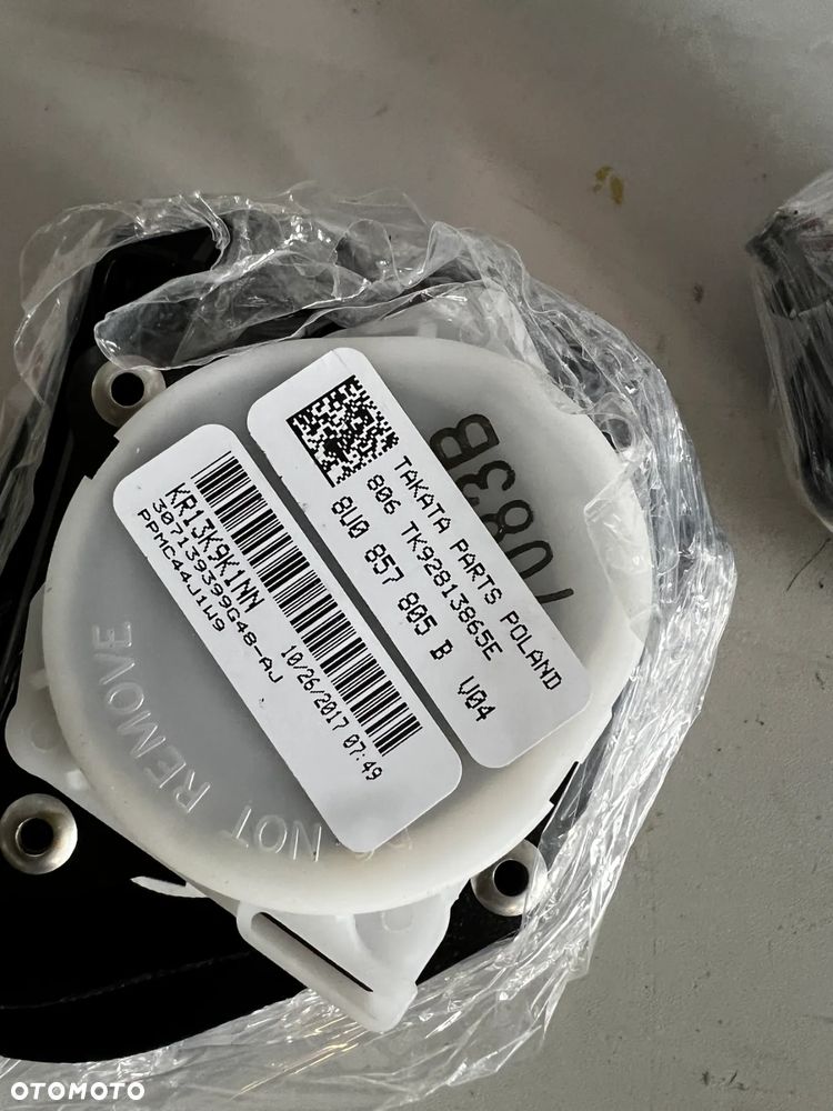 AUDI Q3 8U Tylny prawy LEWY pas bezpieczeństwa 8U0857805B - 2