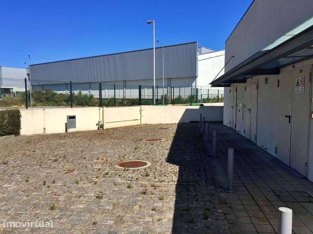 Armazém com logradouro junto ao Aeroporto - Grande imagem: 3/7