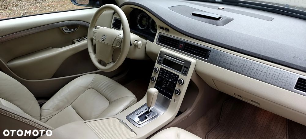 Volvo XC 70 D5 AWD Momentum - 13