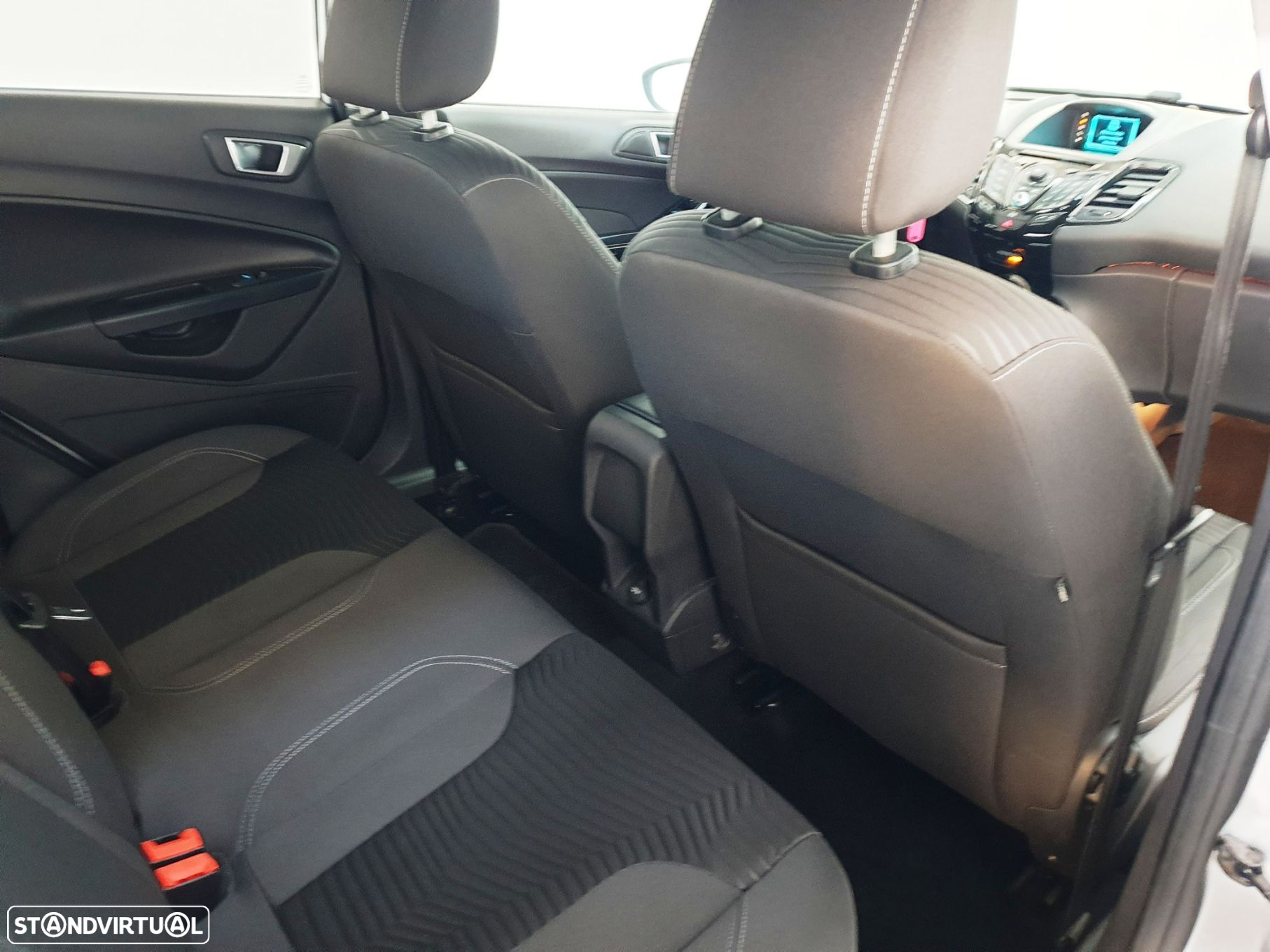 Ford Fiesta 1.0 T EcoBoost Titanium PowerShift - 21