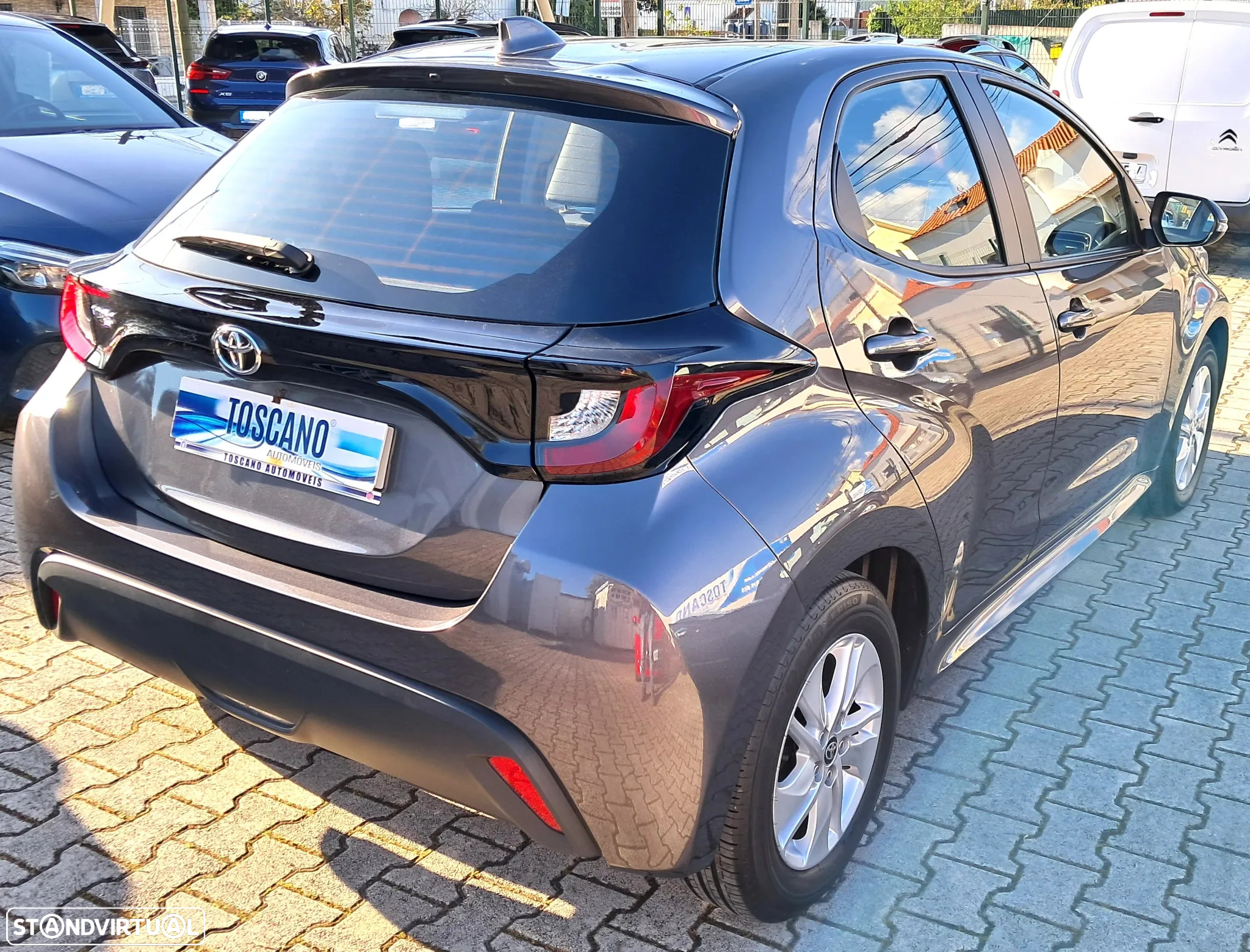 Toyota Yaris 1.0 VVT-i Comfort Plus - 2