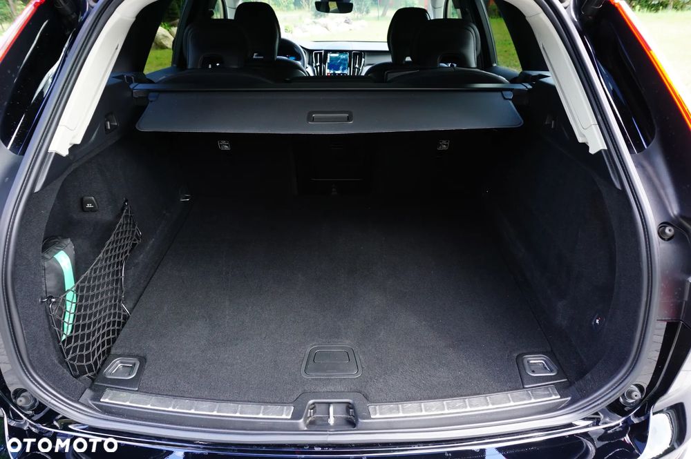 Volvo XC 60 B5 B AWD Momentum Pro - 22