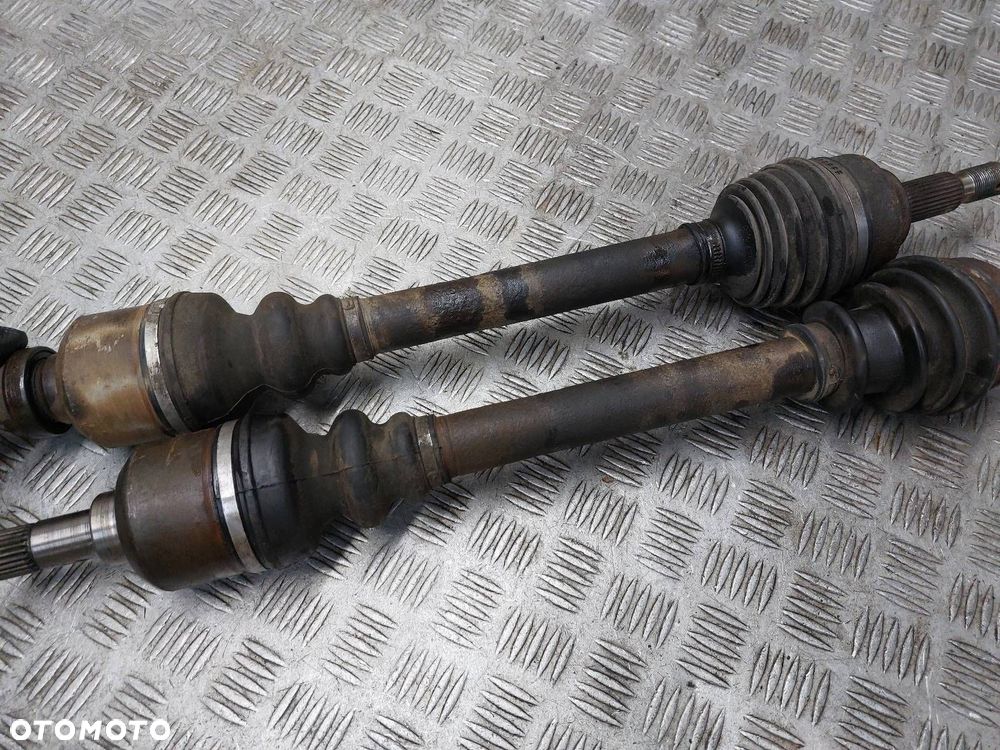 PÓŁOŚ LEWY PRZÓD + PRAWY PRZÓD 5B PEUGEOT 407 I 1.6 HDI - 4