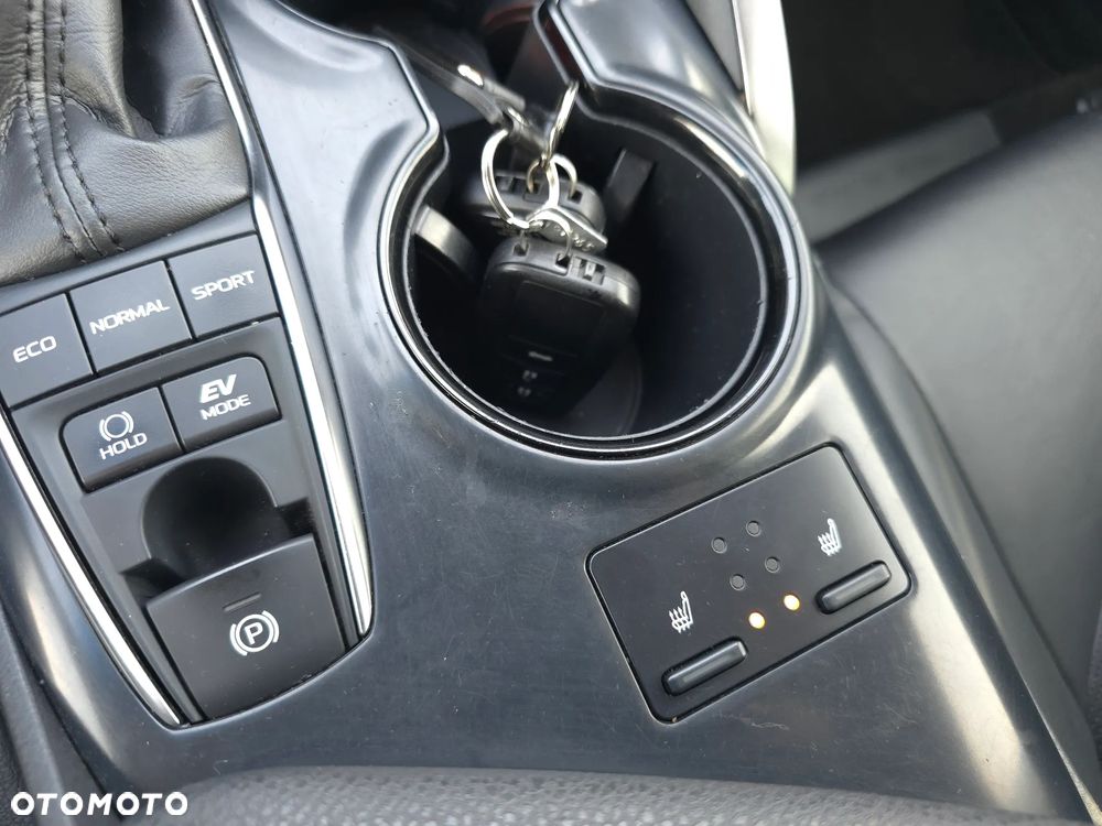 Toyota Camry 2.5 Hybrid Comfort CVT - 30