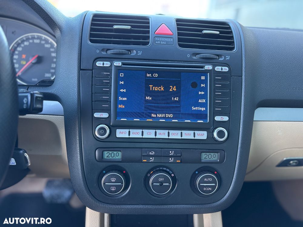 Volkswagen Golf 2.0 TDI Comfortline DSG - 13