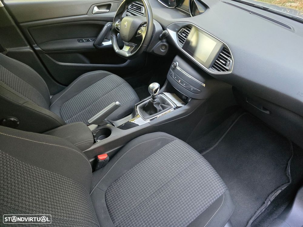 Peugeot 308 1.2 PureTech Style - 26