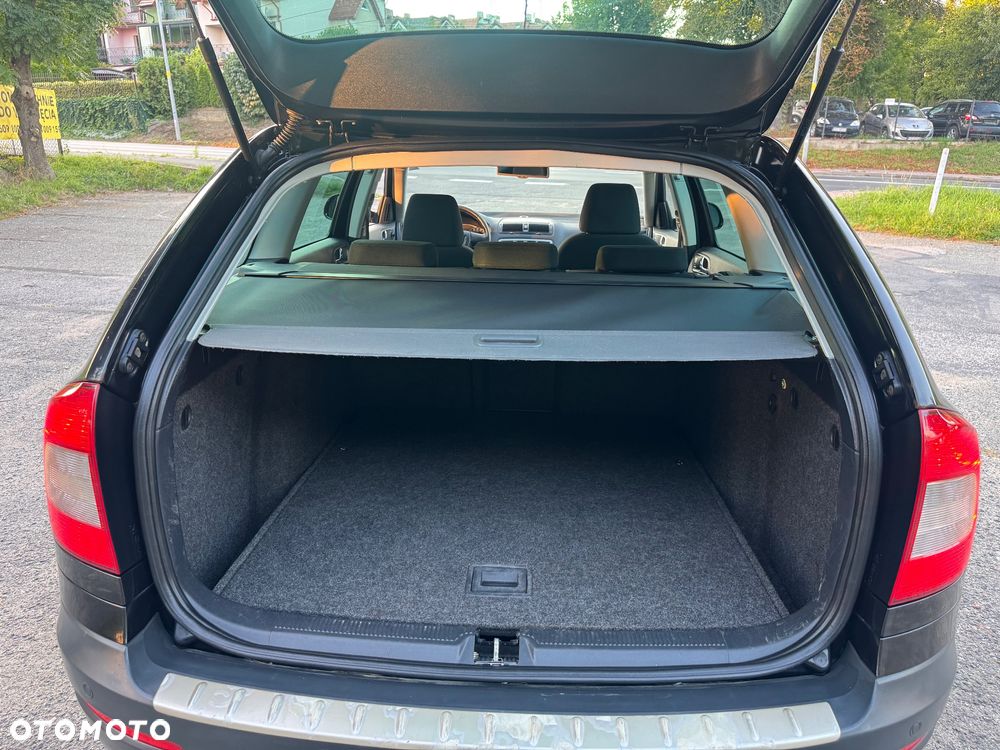 Skoda Octavia Combi 2.0 TDI DPF Scout 4x4 - 9