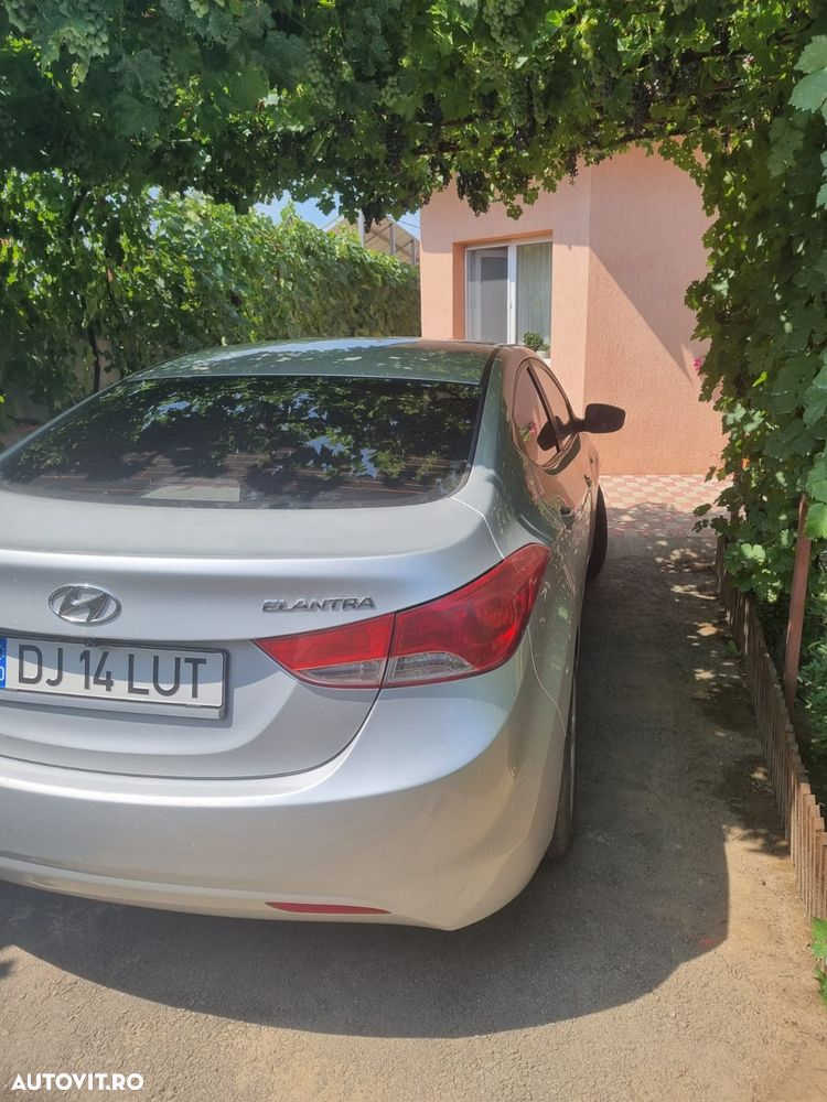 Hyundai Elantra 1.6 MPi - 3