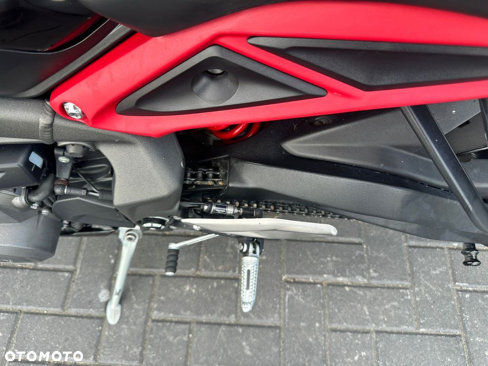 Triumph Street Triple - 7