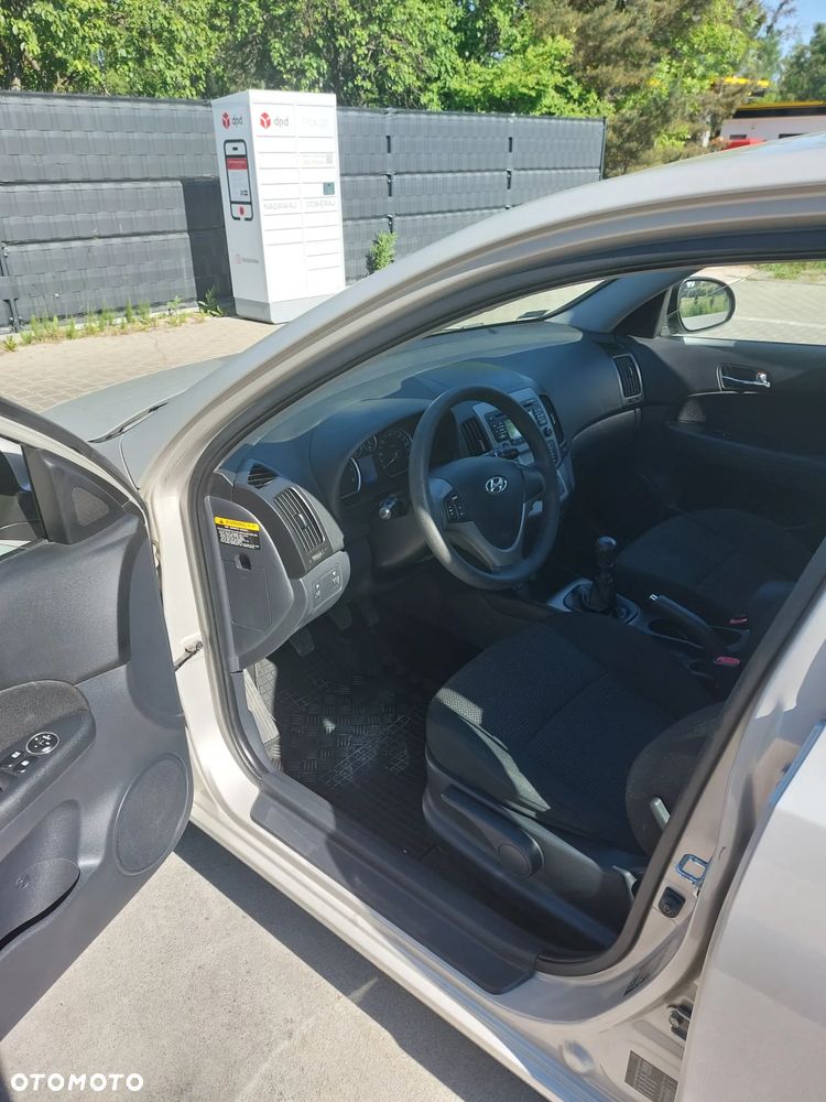 Hyundai i30 1.6 Comfort EU5 - 5
