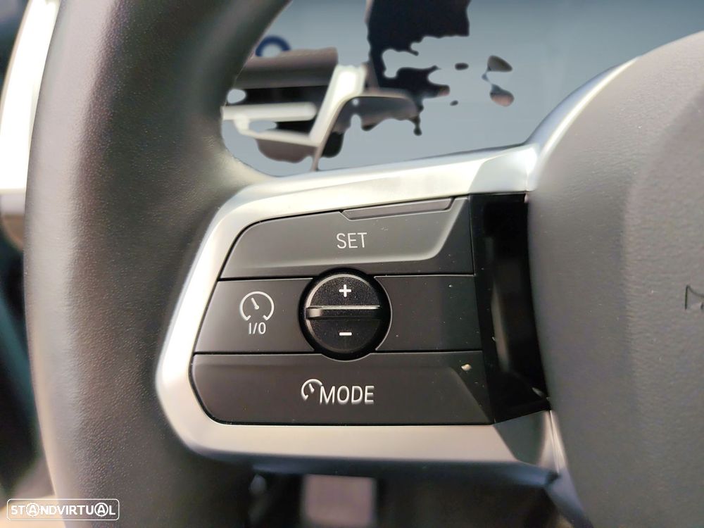 BMW iX1 eDrive20 Pack Desportivo M - 18