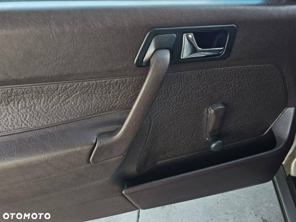 Mercedes-Benz W201 (190) - 11