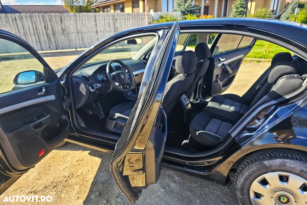 Skoda Octavia 1.6 Ambiente - 10