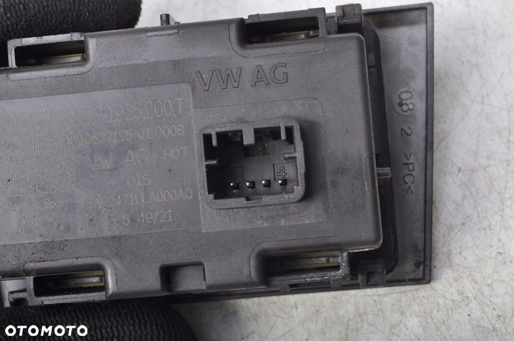 VOLKSWAGEN GOLF VIII WŁĄCZNIK ŚWIATEŁ AWARYJNYCH 5H0925200T - 4