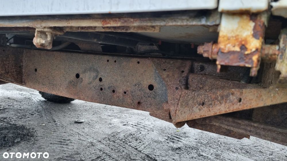 Land Rover Defender - 17