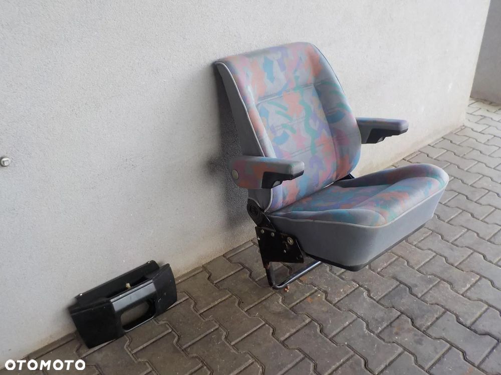VW T4 MULTIVAN FOTEL FOTELE TYŁ TYLNE WPINANE PODŁOKIETNIK - 1
