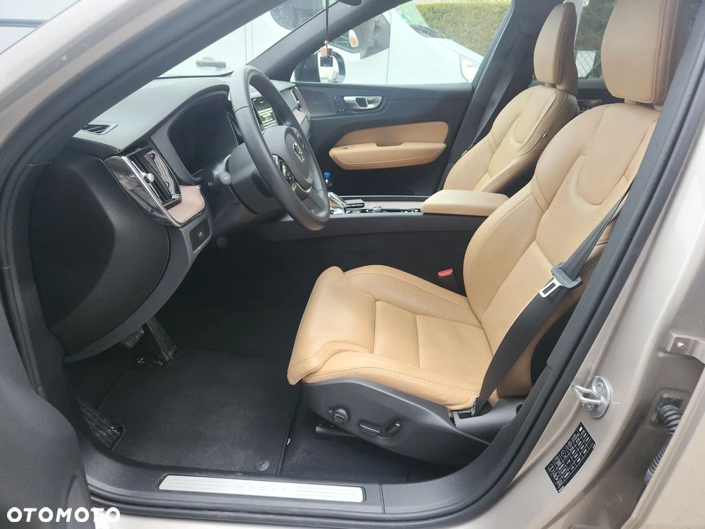 Volvo XC 60 B4 D AWD Ultimate Dark - 12