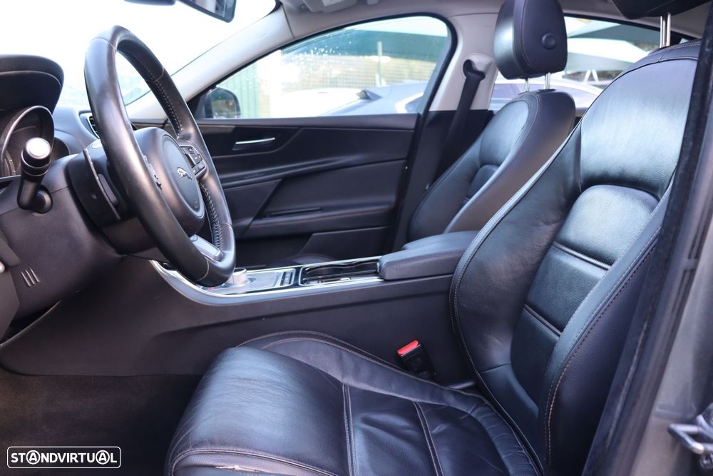 Jaguar XE 2.0 D Prestige Aut. - 11