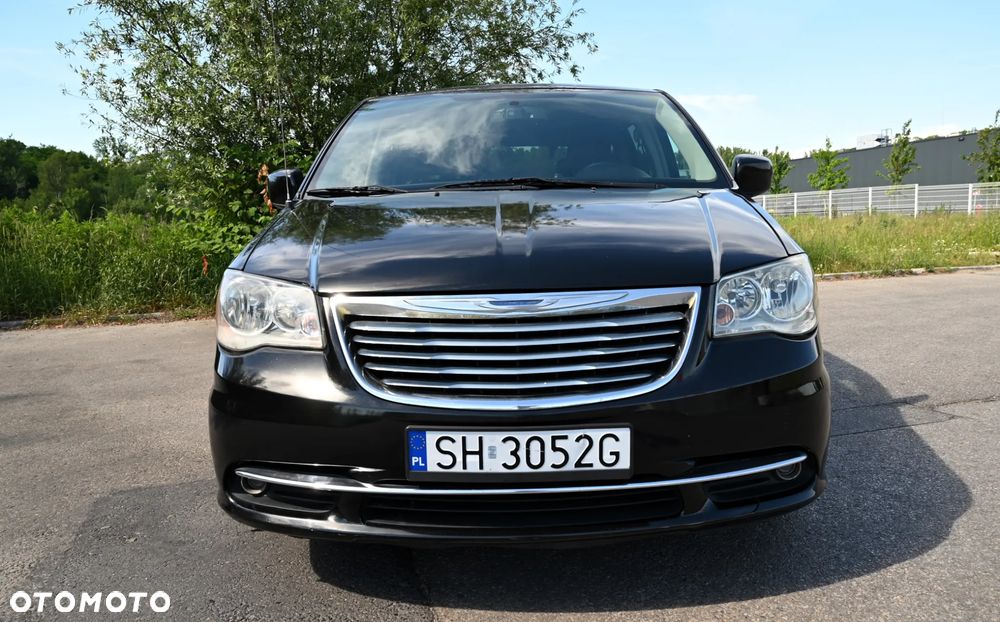 Chrysler Town & Country - 1