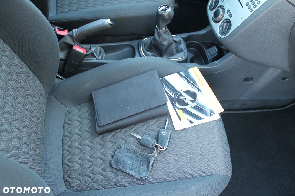 Opel Corsa 1.4 16V Active - 36