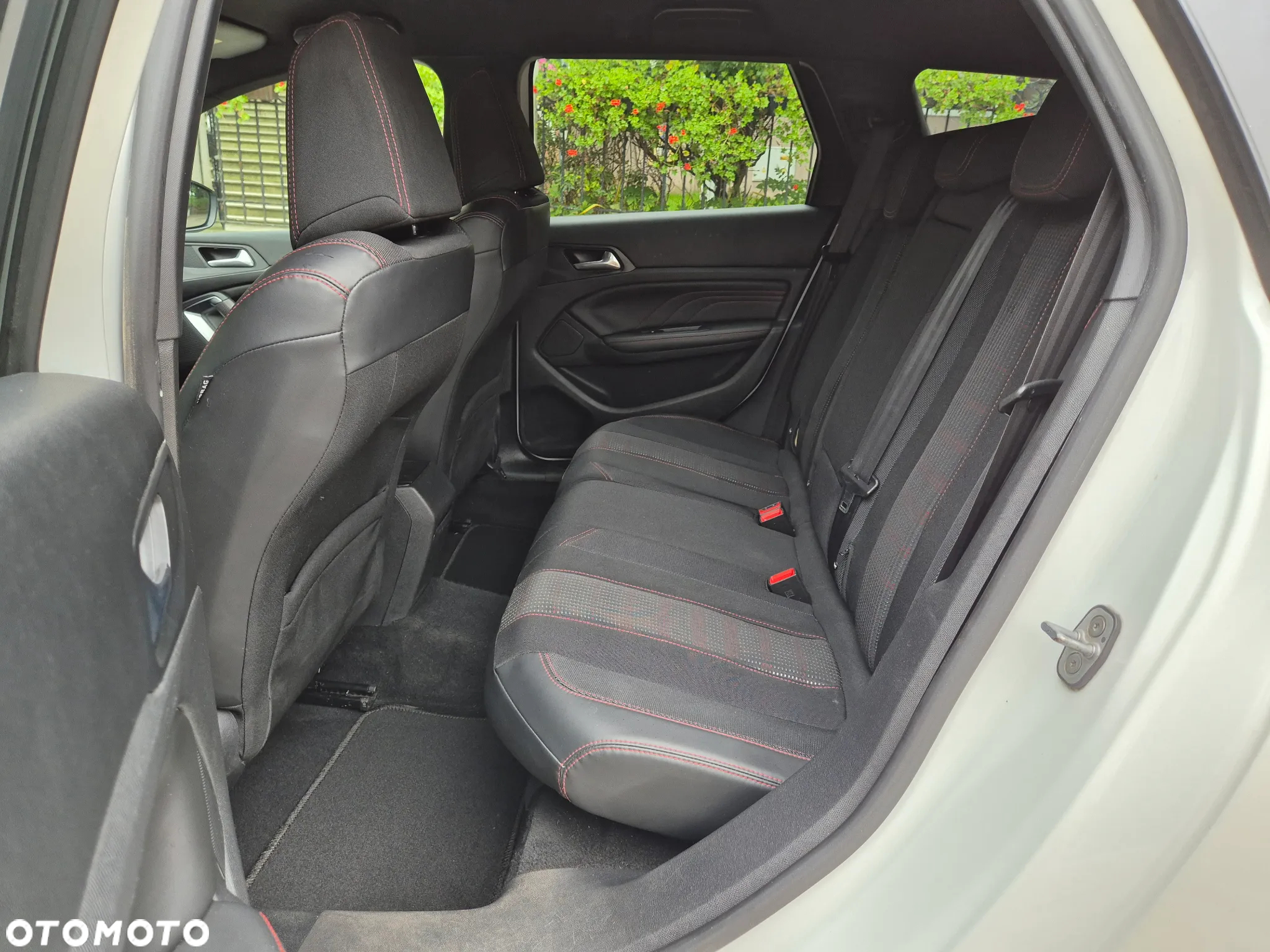Peugeot 308 SW 1.2 PureTech Allure S&S - 31