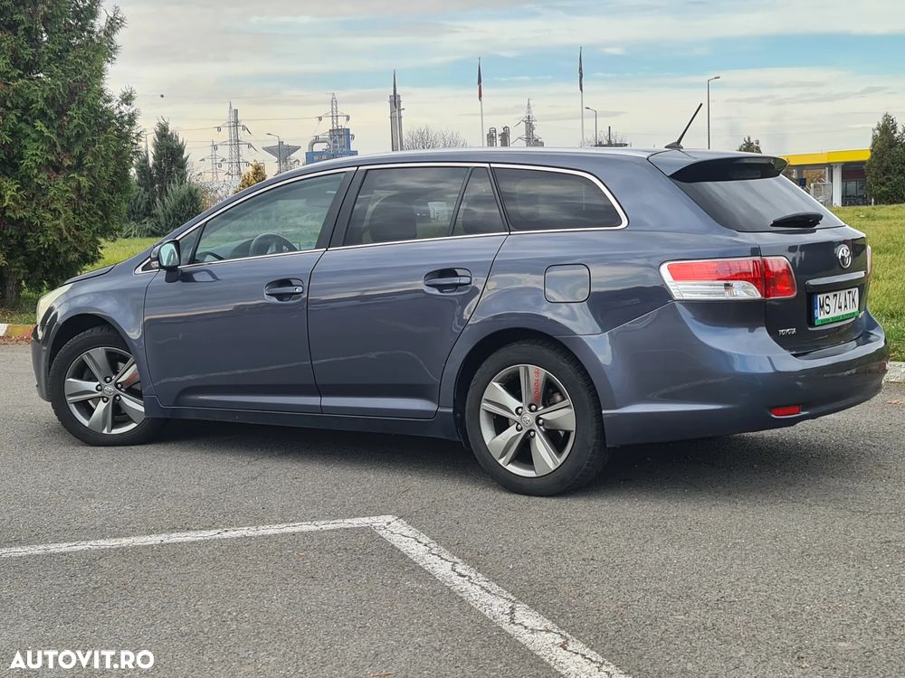 Toyota Avensis 2.0 D-4D Executive - 4