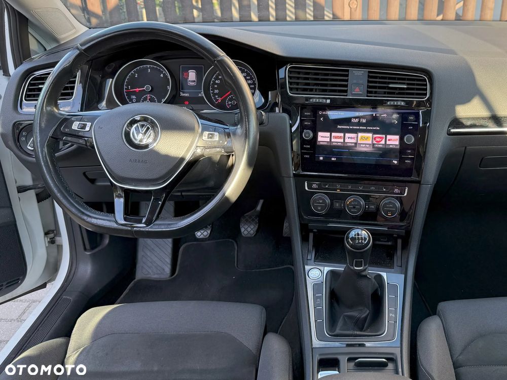 Volkswagen Golf - 22