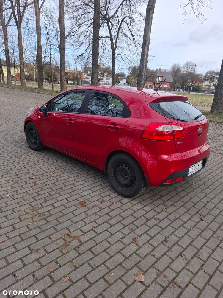 Kia Rio 1.2 L - 5