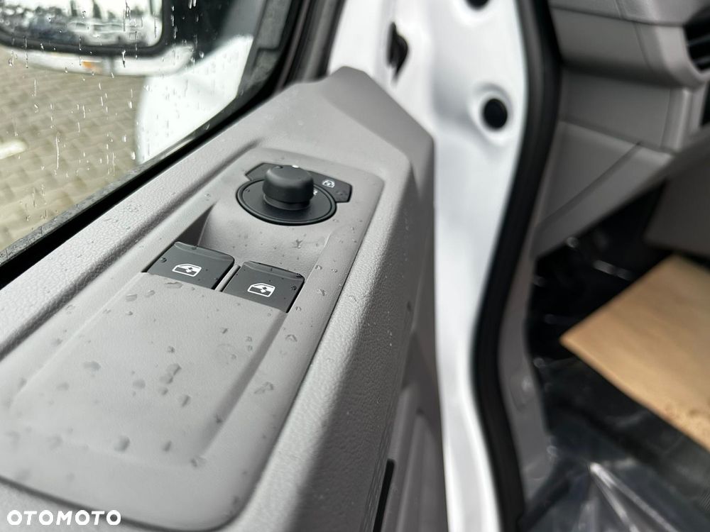 Volkswagen Transporter - 11