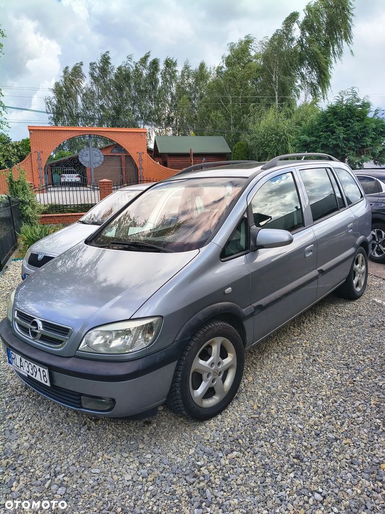 Opel Zafira 1.8 16V Comfort - 1