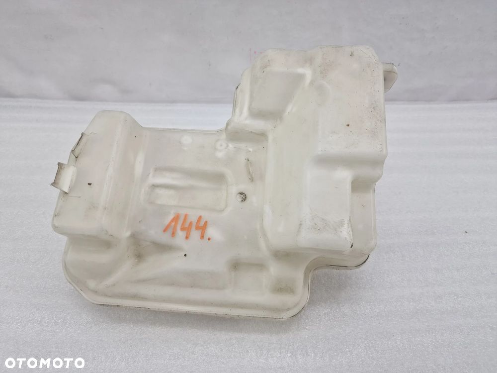 VW GOLF VII / SKODA OCTAVIA 3 III / AUDI A3 12- ZBIORNICZEK SPRYSKIWACZY , NR 5Q0955449Q / 5Q0955453R , NR AUKCJI ZS144 - 1
