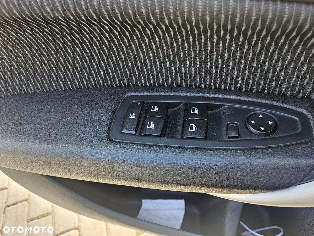 BMW Seria 1 116i - 13