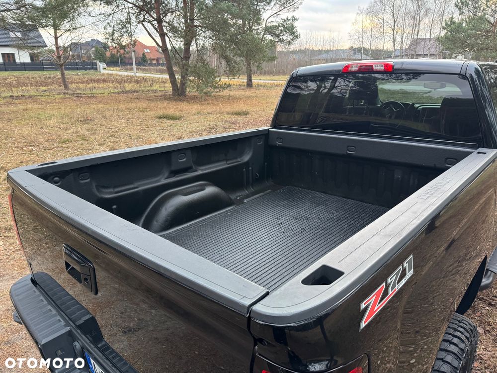 Chevrolet Silverado - 21