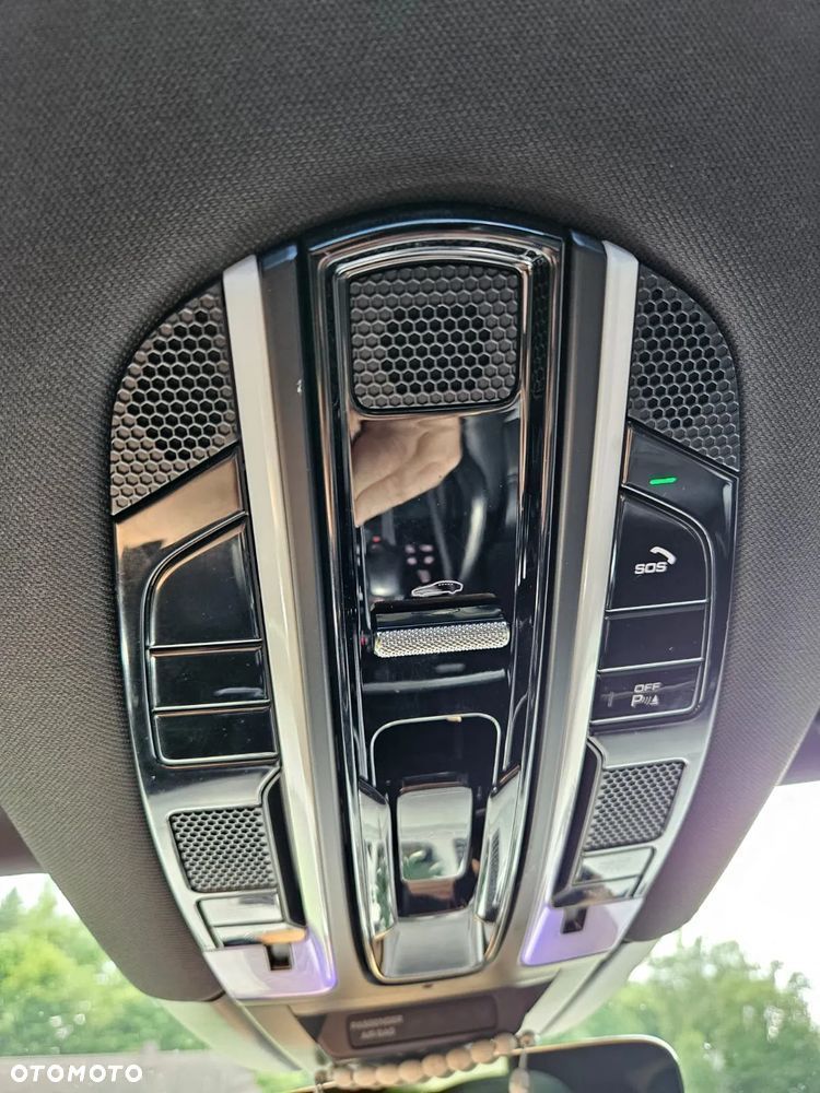 Porsche Cayenne - 30