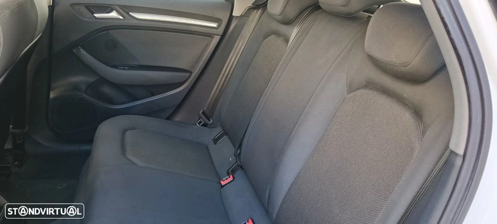 Audi A3 Sportback 30 TFSI Design - 12