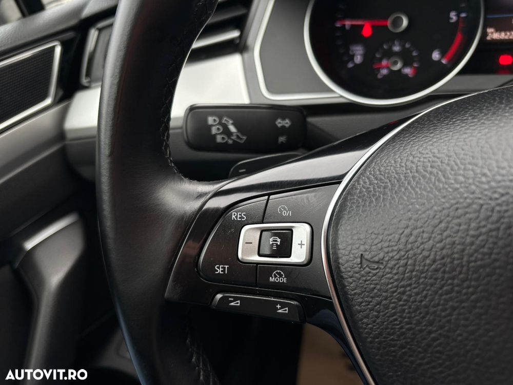 Volkswagen Passat - 11