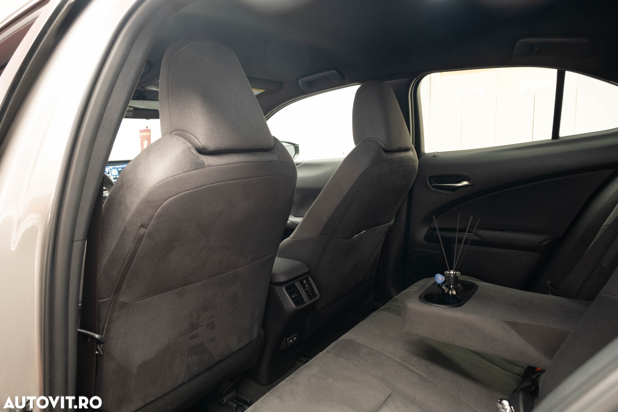 Lexus UX 250h FWD Executive - 25