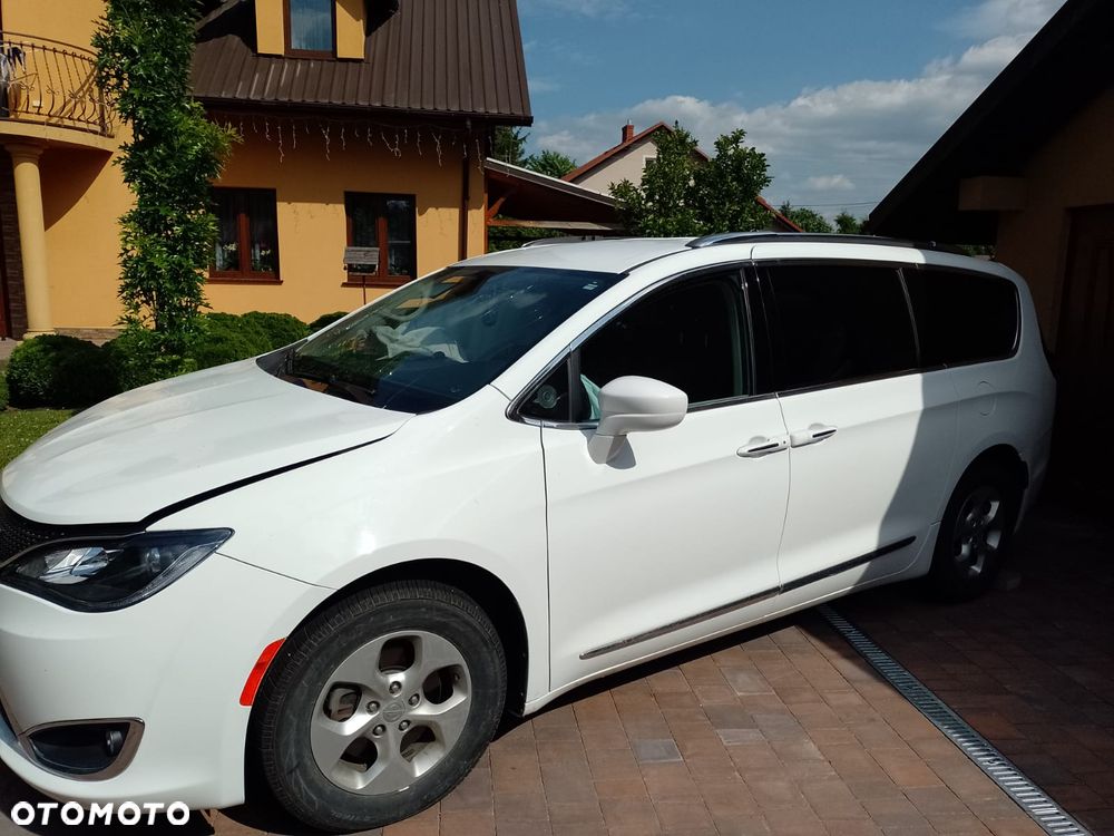 Chrysler Pacifica - 4